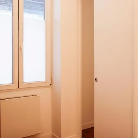 30 M Near Canal St Martin Appartement Paris
