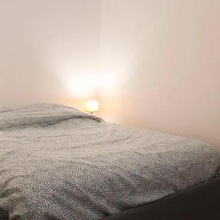 30 M Near Canal St Martin Apartment