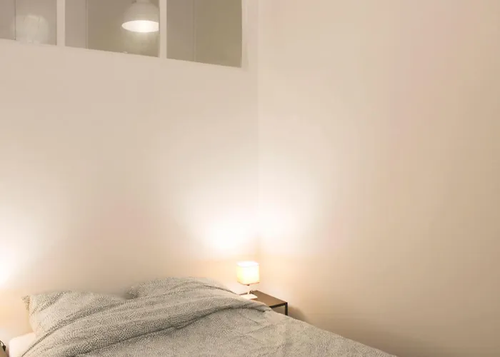 30 M Near Canal St Martin Appartement *