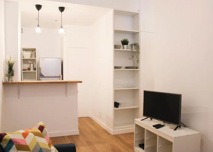 30 M Near Canal St Martin Paris